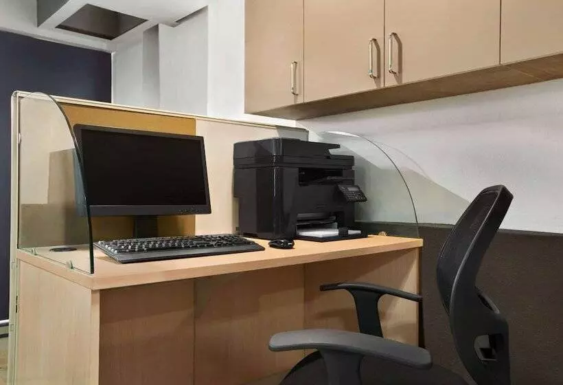 هتل Days Inn & Suites By Wyndham Bengaluru Whitefield