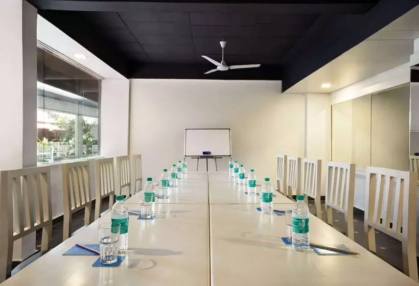 هتل Days Inn & Suites By Wyndham Bengaluru Whitefield