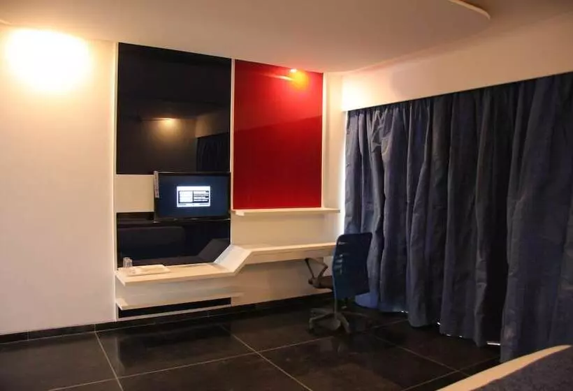 هتل Days Inn & Suites By Wyndham Bengaluru Whitefield