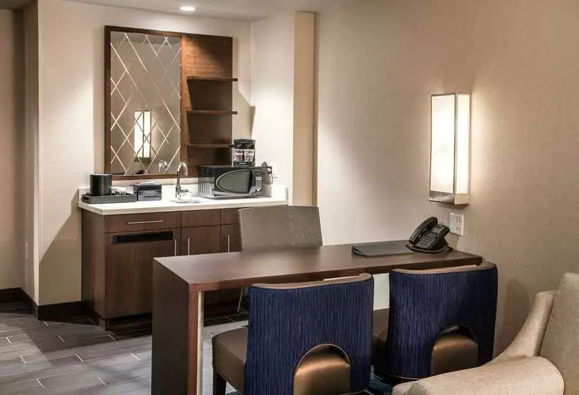 هتل Embassy Suites By Hilton Seattle Downtown Pioneer Square