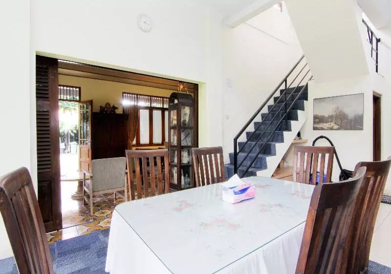 Hotelli Embe Joglo Homestay