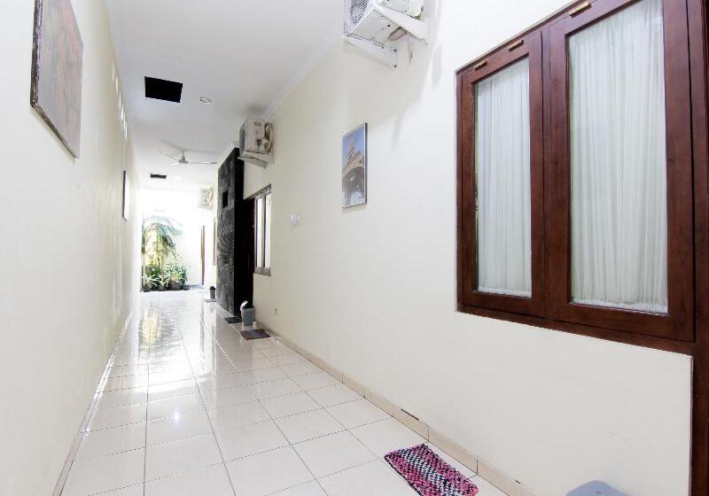 هتل Embe Joglo Homestay