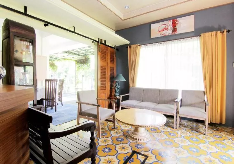 Hotelli Embe Joglo Homestay