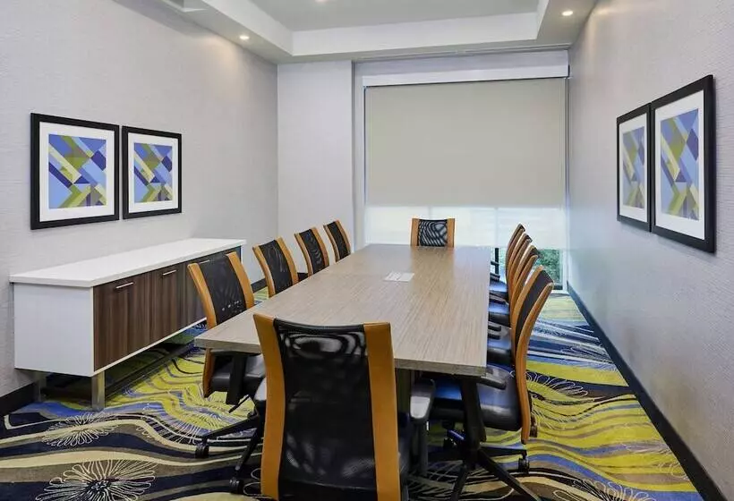 Hotelli Holiday Inn Express & Suites   Brantford, An Ihg