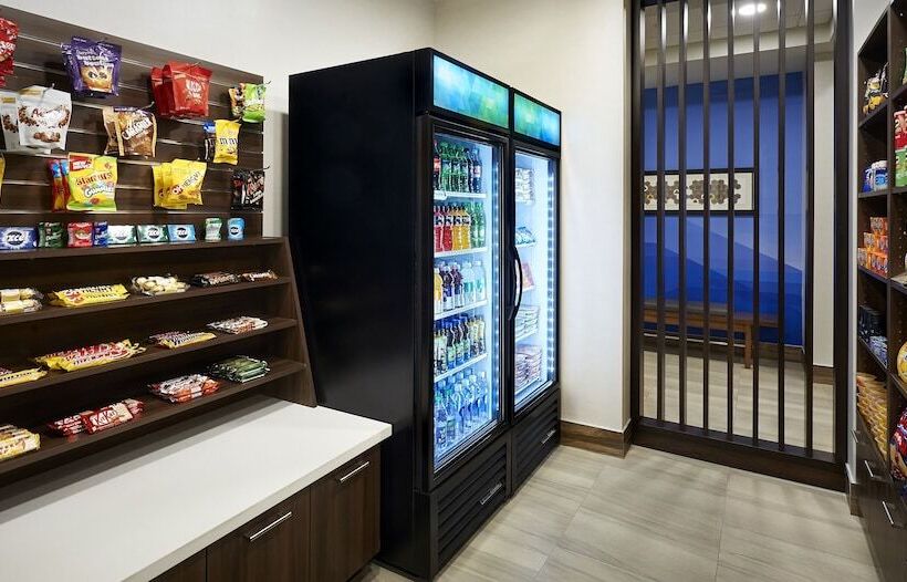 هتل Holiday Inn Express & Suites Brantford, An Ihg