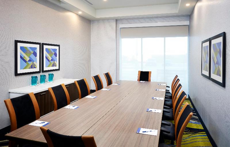 هتل Holiday Inn Express & Suites Brantford, An Ihg