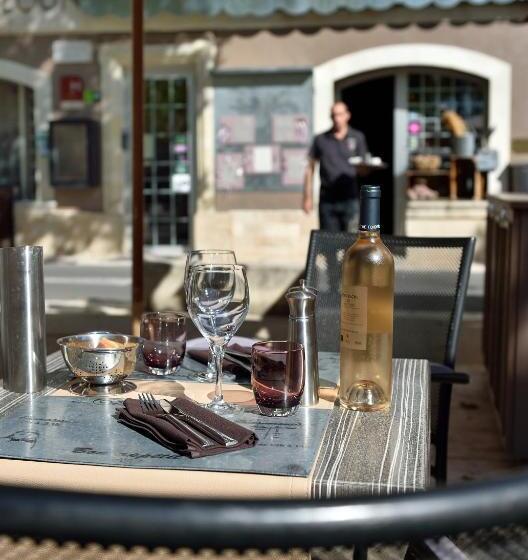 فندق L  Oustaloun