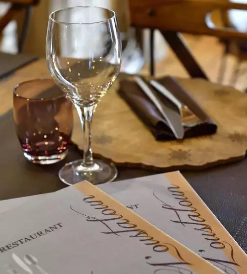 Hotelli L  Oustaloun