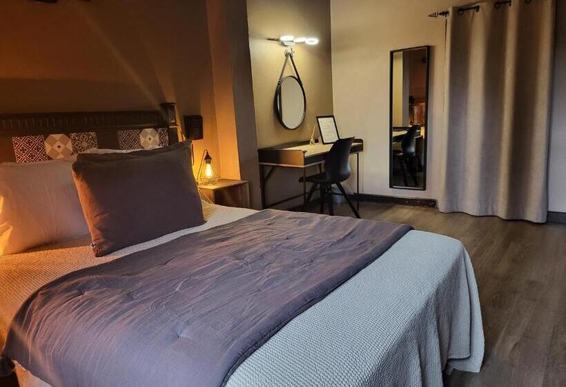 فندق L  Oustaloun