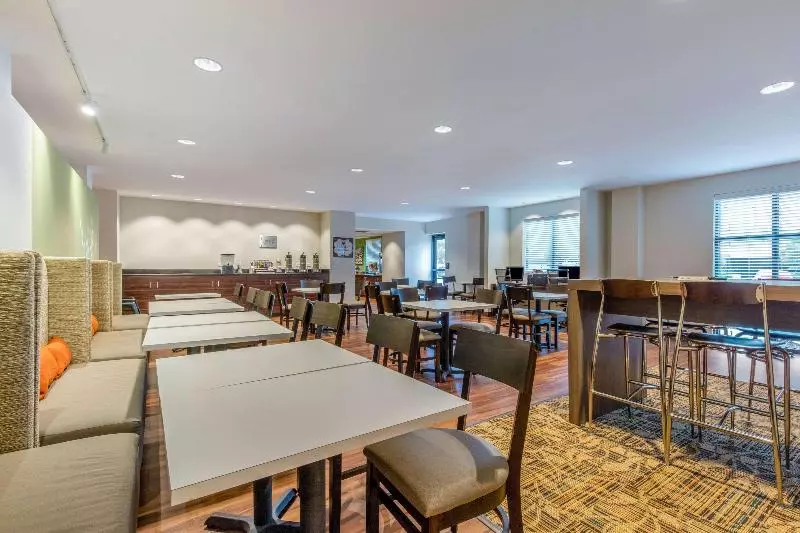 هتل Mainstay Suites St. Louis Airport