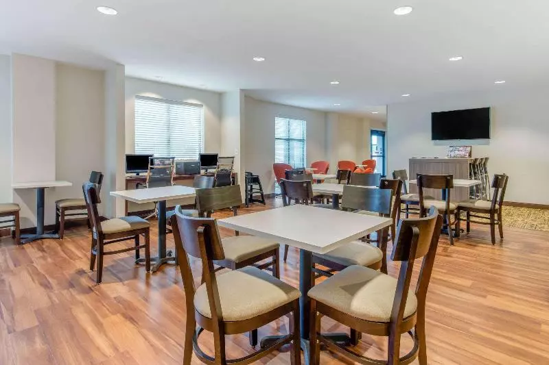 هتل Mainstay Suites St. Louis Airport