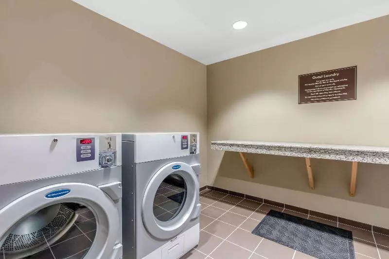 هتل Mainstay Suites St. Louis Airport