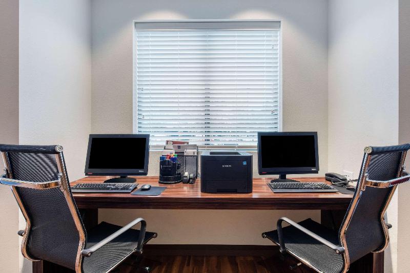 هتل Mainstay Suites St. Louis Airport