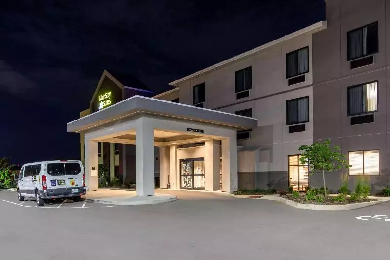 هتل Mainstay Suites St. Louis Airport