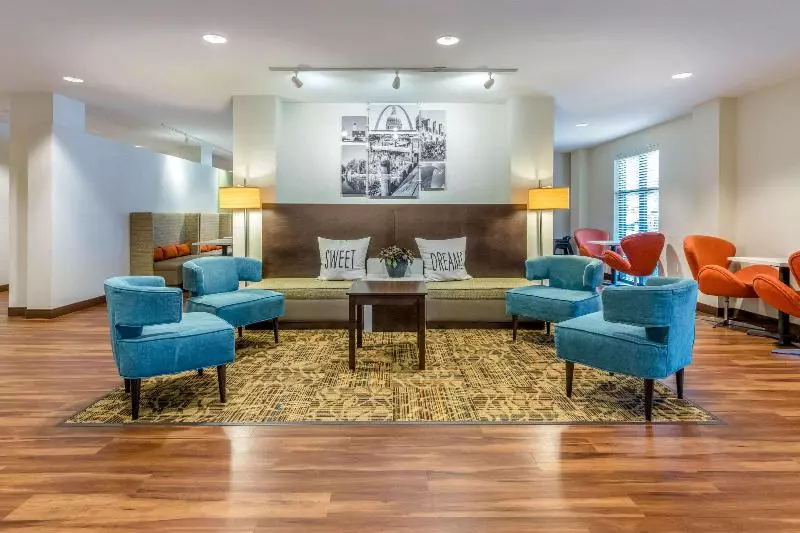 هتل Mainstay Suites St. Louis Airport
