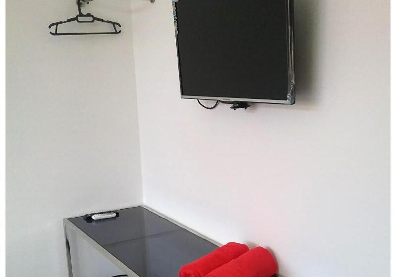 הוסטל Mess Inn Semarang