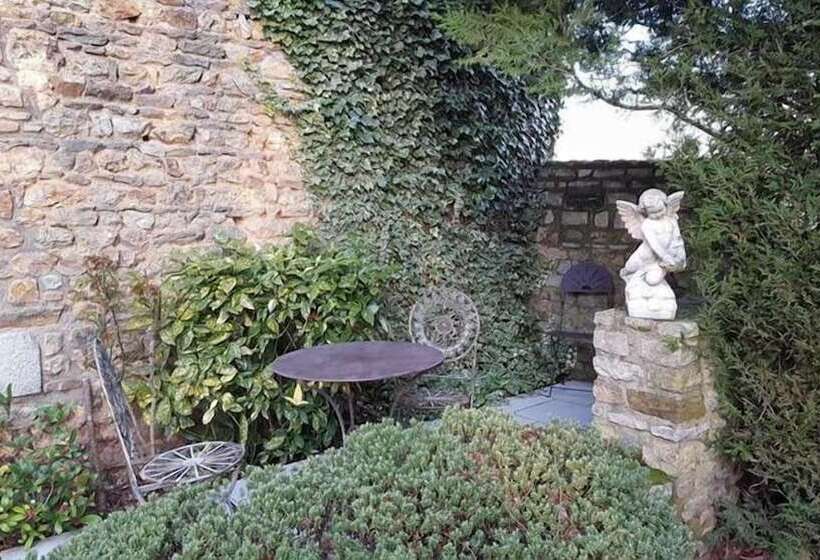 Bed and Breakfast 7 , Le Haut Montrayé