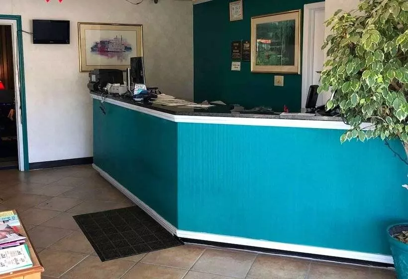 هتل Knights Inn Selma