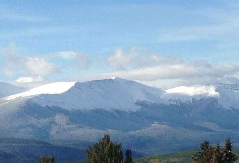 호텔 Misty Mountain Inn & Suites