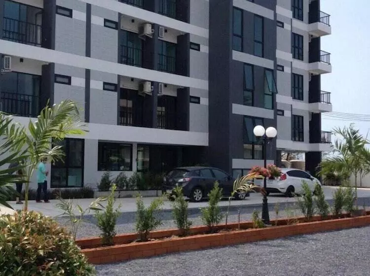 Hotelli Promsook Apartment