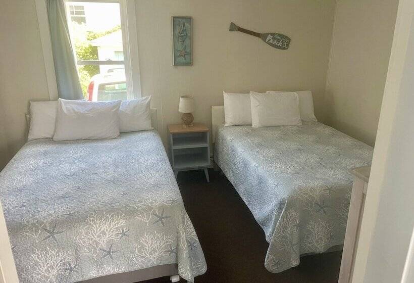 Moontide Motel Cabins & Apartments