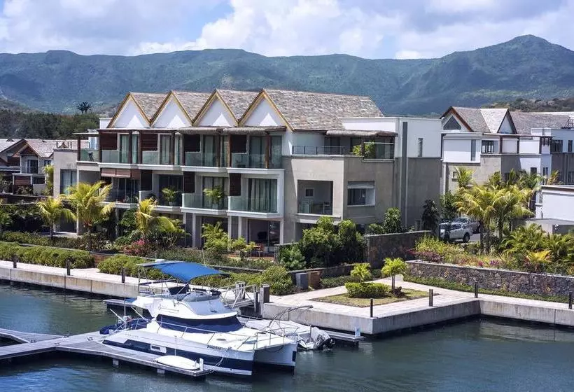 استراحتگاه West Coast Marina