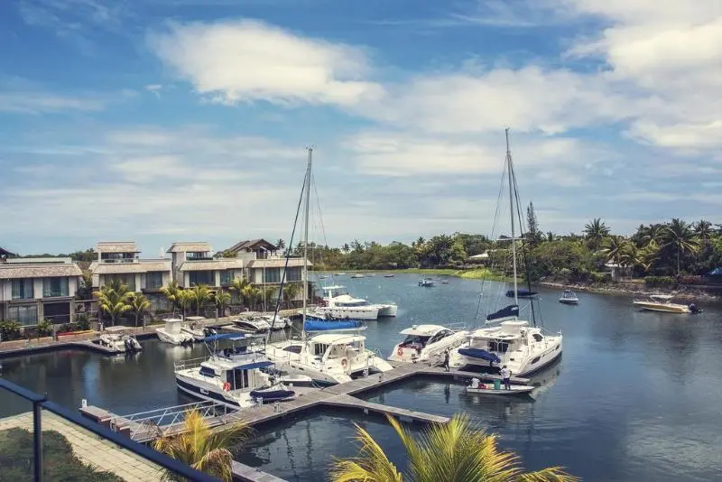 استراحتگاه West Coast Marina