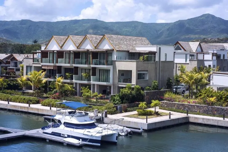 استراحتگاه West Coast Marina
