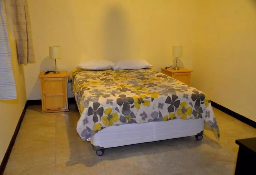 هاستل Wild Olive Guest House