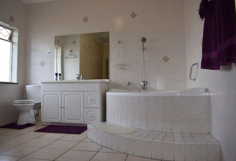 Bed & Breakfast Moye Guest House