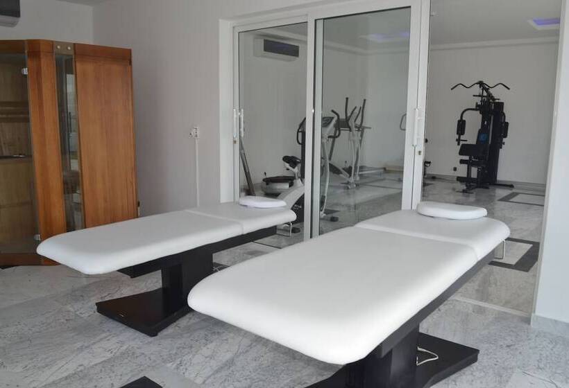 هتل Ahoefa King Salomon Garden