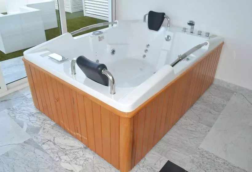 هتل Ahoefa King Salomon Garden