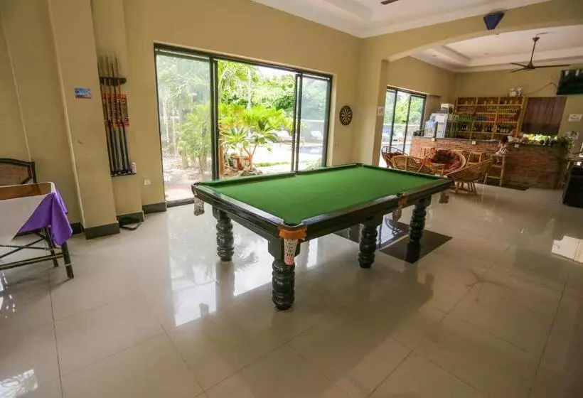 هتل Blue Diamond Hostel