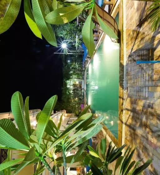هتل Blue Diamond Hostel