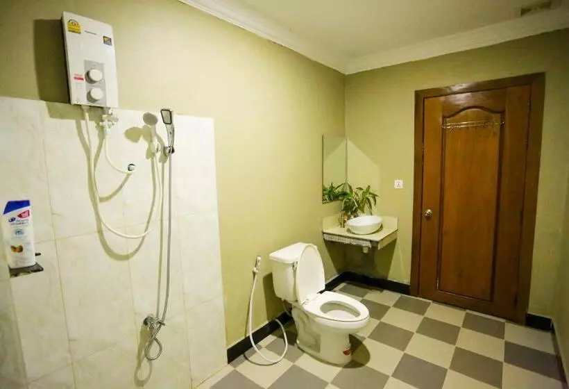 هتل Blue Diamond Hostel