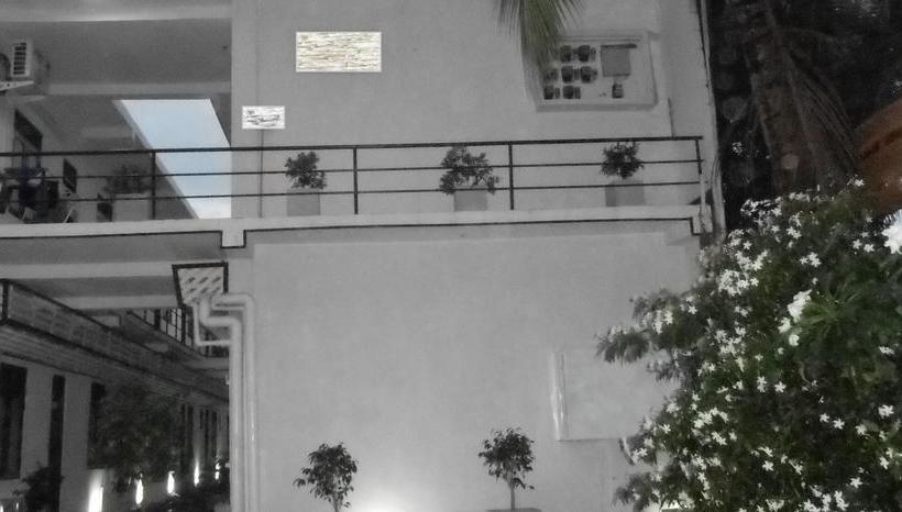 Отель Cinnamon Airport Residencies