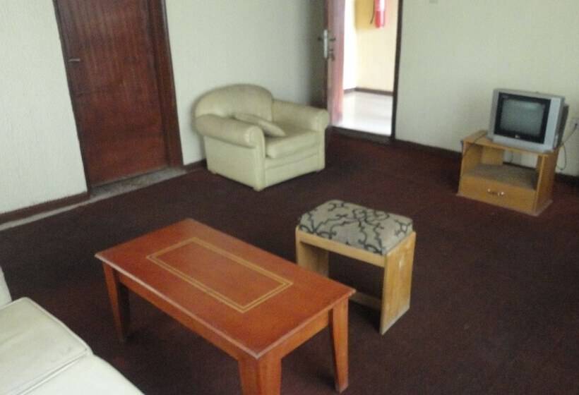 هتل Wuraola Guest Inn