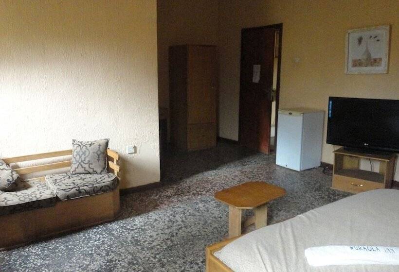 هتل Wuraola Guest Inn