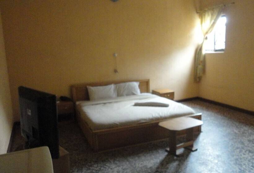 هتل Wuraola Guest Inn