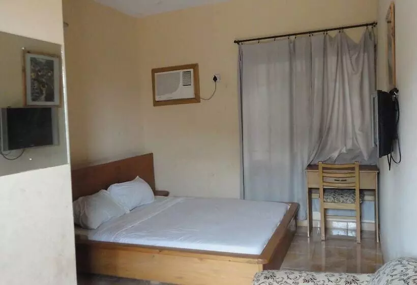 هتل Wuraola Guest Inn