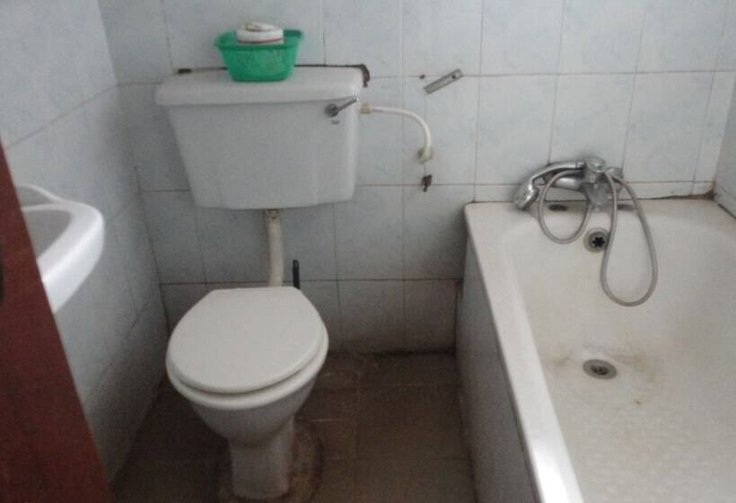 هتل Wuraola Guest Inn