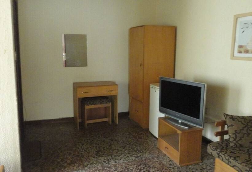 هتل Wuraola Guest Inn