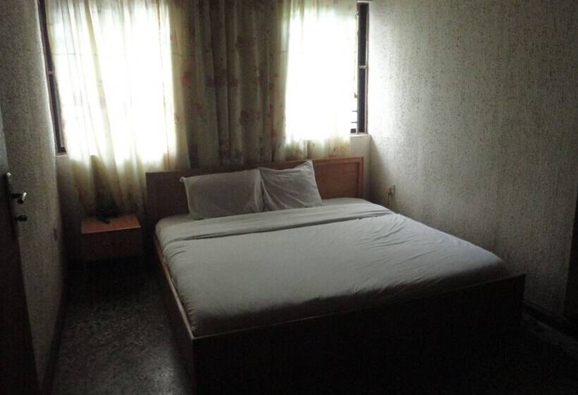 هتل Wuraola Guest Inn