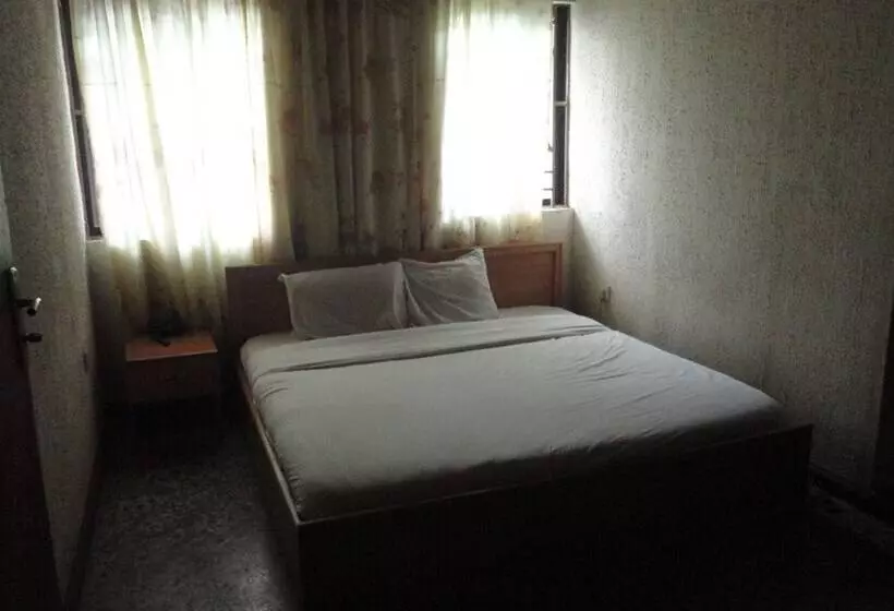 هتل Wuraola Guest Inn