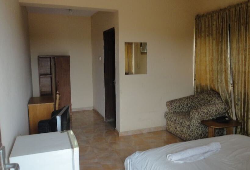 هتل Wuraola Guest Inn