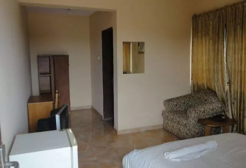 هتل Wuraola Guest Inn