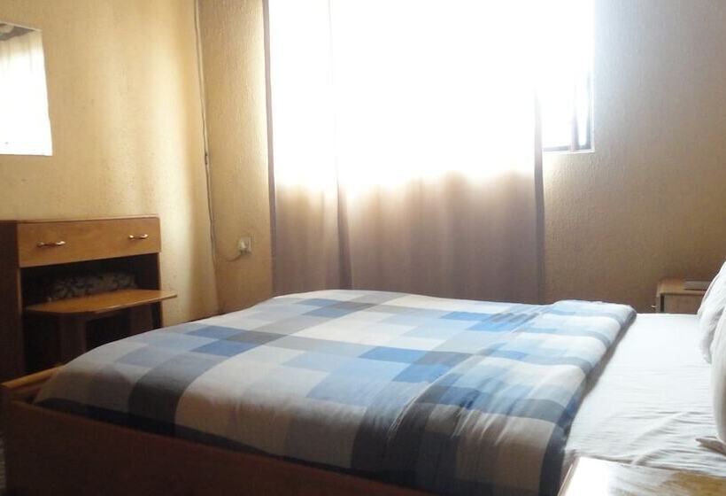 هتل Wuraola Guest Inn