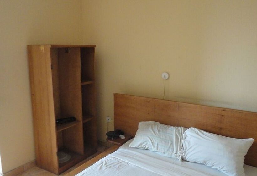 هتل Wuraola Guest Inn