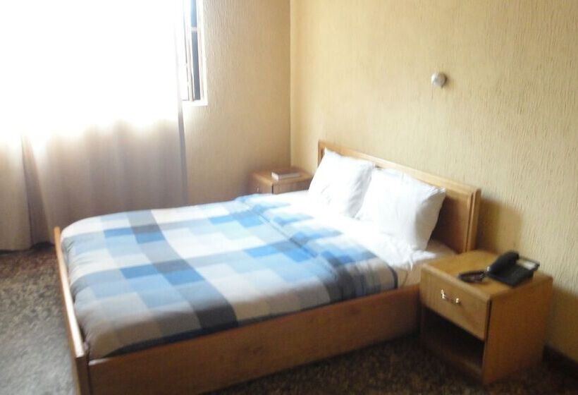 هتل Wuraola Guest Inn