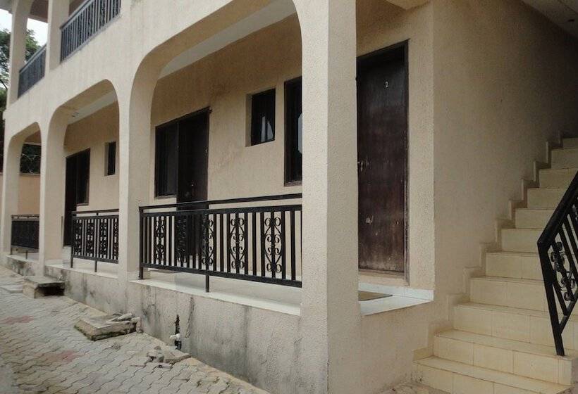 هتل Wuraola Guest Inn